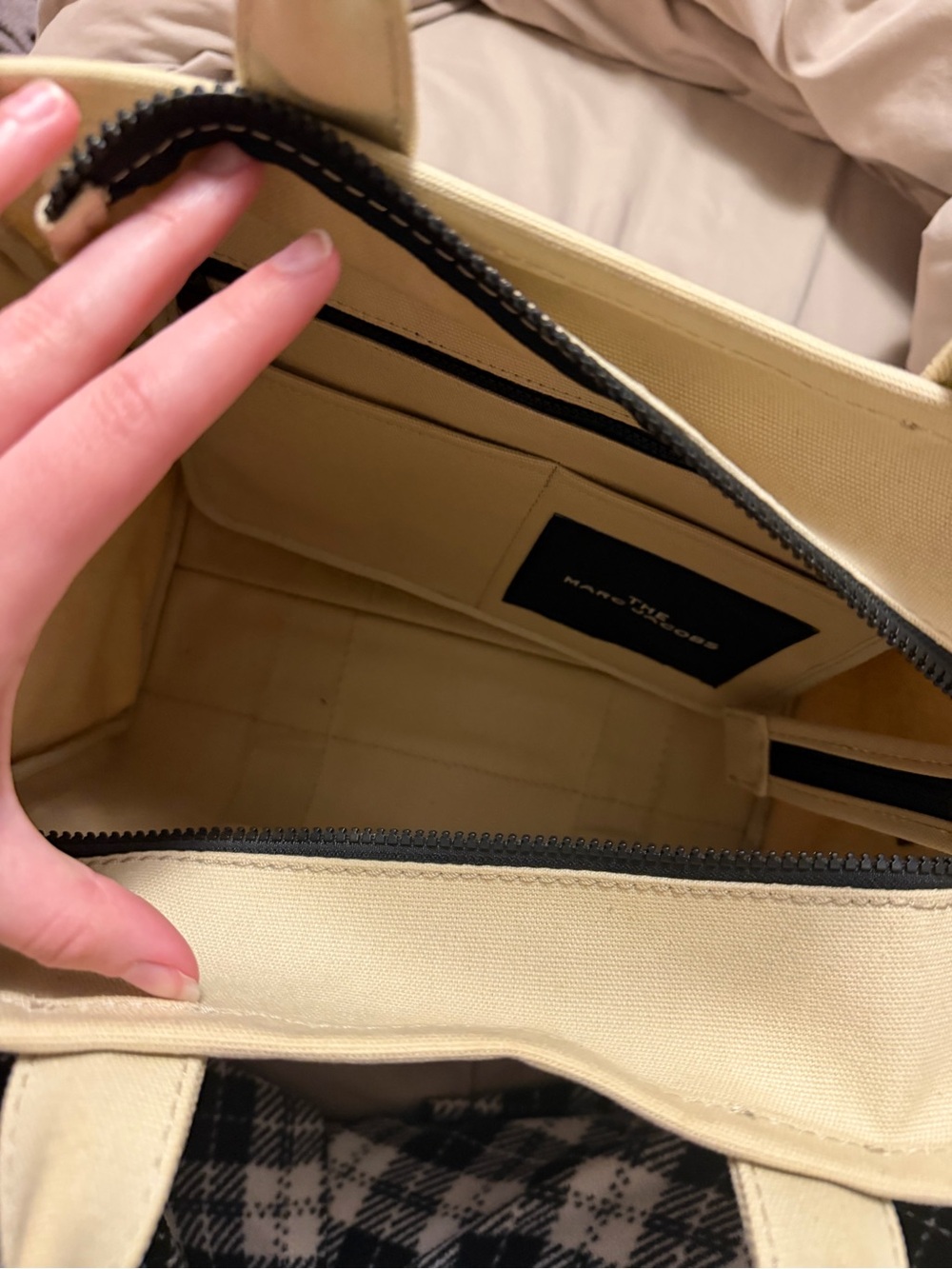 Marc Jacobs Cream Canvas The Tote Bag - Picture 7 of 11
